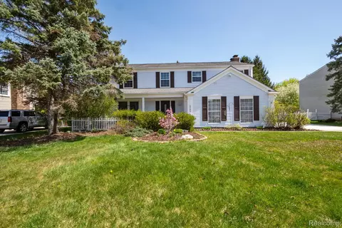 5784 Faircastle Dr, Troy, MI 48098