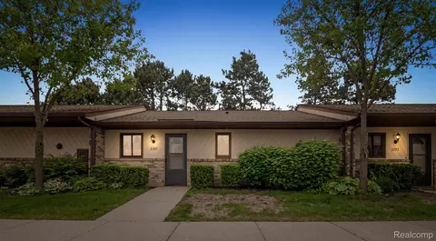 2289 N Milford Rd, Highland, MI 48357
