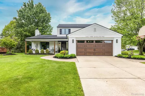 23755 Harvest Dr, Novi, MI 48375