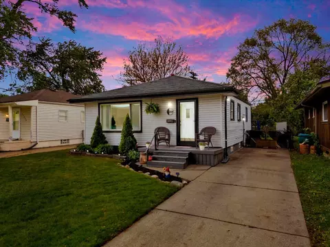 23830 Shakespeare Ave, Eastpointe, MI 48021