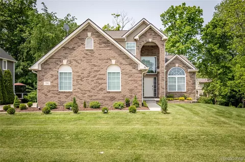 791 Glen Meadows Dr, South Lyon, MI 48178