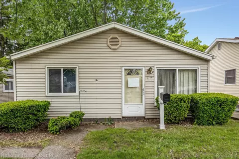 27441 Delton St, Madison Heights, MI 48071