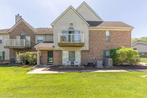 523 Brookfield Dr #81, Westland, MI 48185