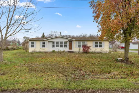 6871 1st St, South Rockwood, MI 48179