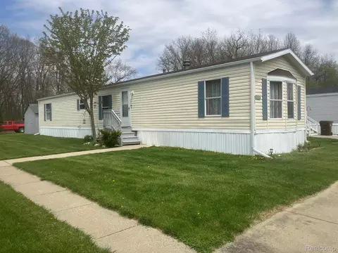 515 E Pond Vw, Morrice, MI 48857
