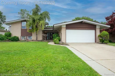 30571 Cedars Dr, Warren, MI 48093