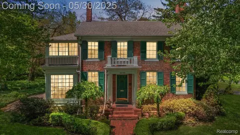 16109 E Jefferson Ave, Grosse Pointe Park, MI 48230