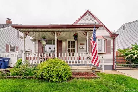 706 White Ave, Lincoln Park, MI 48146