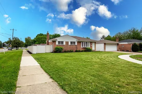 13609 Walter Crt Ct, Warren, MI 48088