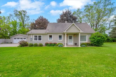 710 Hartland Dr, Troy, MI 48083