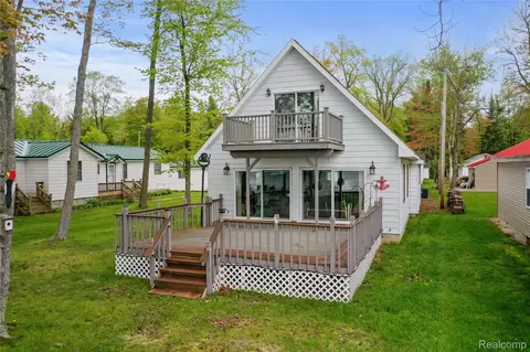 6783 E Houghton Lake Dr, Markey, MI 48629