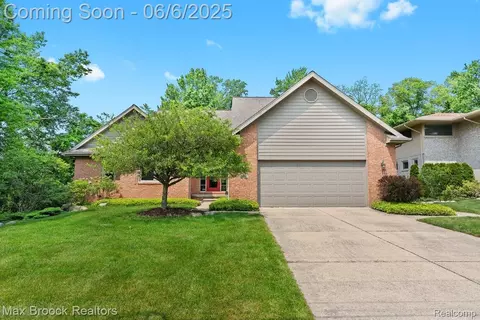2590 Arneth Rd, West Bloomfield, MI 48324