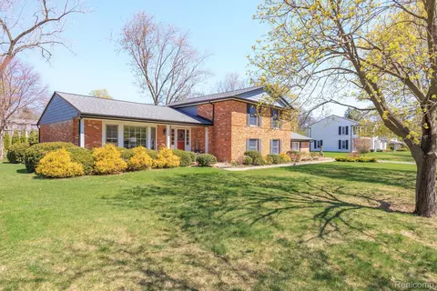 2960 Timberwyck Trail Dr, Troy, MI 48098