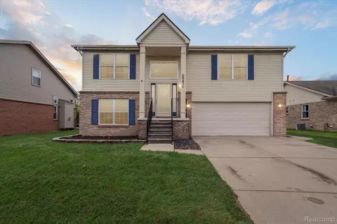 29471 Hunter St, Brownstown, MI 48183