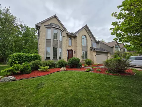 5893 Christina Dr, West Bloomfield, MI 48324