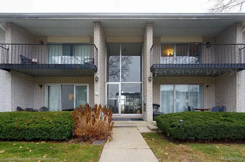8401 Kennedy Cir N #7, Warren, MI 48093
