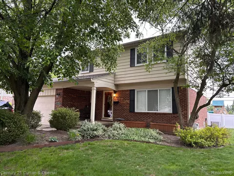 32399 Scone St, Livonia, MI 48154
