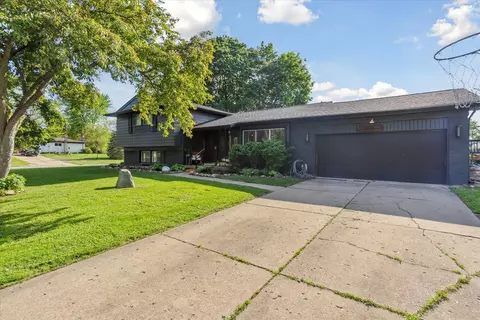 5394 Kimberly Dr, Grand Blanc, MI 48439