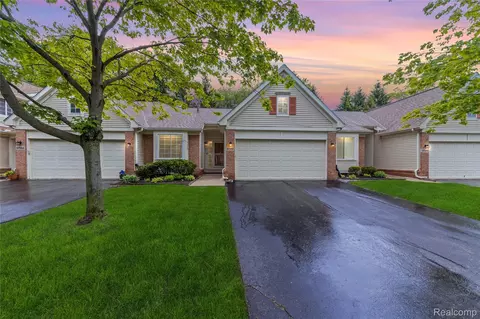37342 Amhurst Dr, Westland, MI 48185