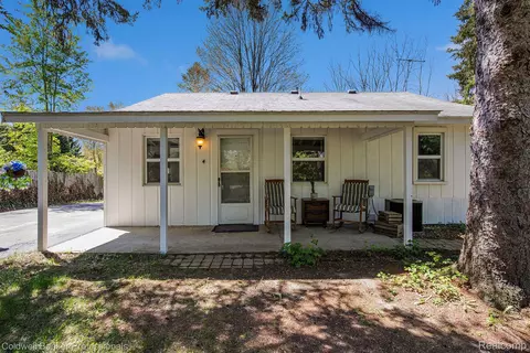 2574 S Lake Pleasant Rd, Metamora, MI 48455