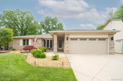 17741 Fox Glen Dr, Riverview, MI 48193