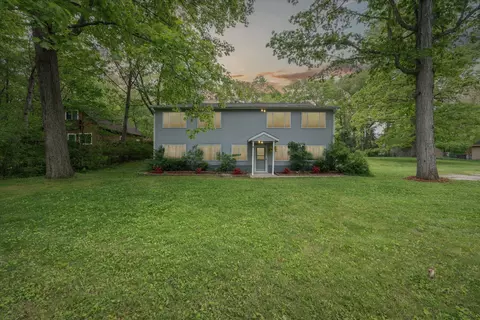 6544 Woodland Rd, Whitmore Lake, MI 48189