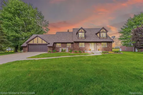 9594 Marquette Rd, Wales, MI 48027