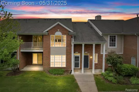 16417 Chatham Dr, Macomb, MI 48044