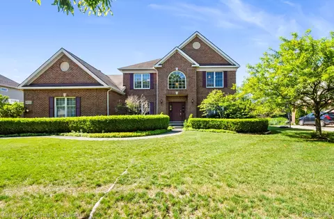 49255 Braeburn Ln, Novi, MI 48374
