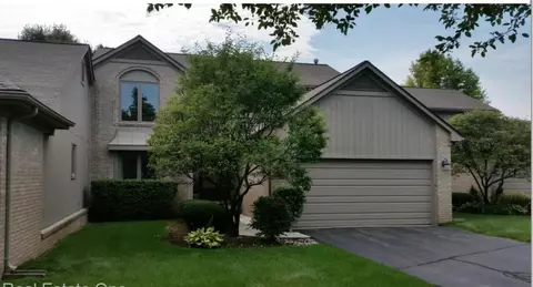 33785 Vista Dr, Farmington Hills, MI 48331