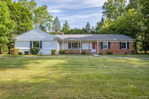 31894 Merton Dr, Farmington Hills, MI 48334