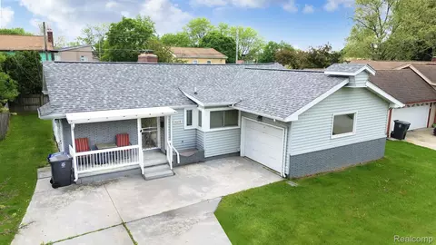 3215 Mackin Rd, Flint, MI 48504