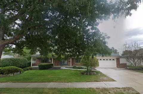 32410 Newcastle Dr, Warren, MI 48093