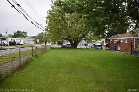 5910 N Waverly St, Dearborn Heights, MI 48127