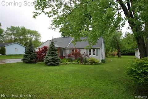 5399 Brobeck St, Flint, MI 48532