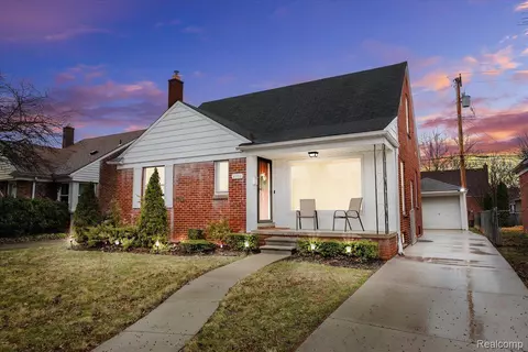 8156 Grayfield St, Dearborn Heights, MI 48127