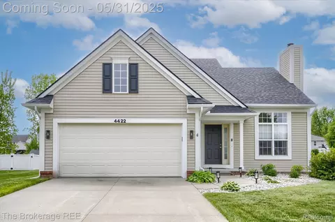 4422 Jordan Dr, Grand Blanc, MI 48439