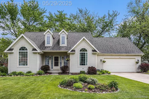 1411 Vollar Dr, Flint, MI 48532