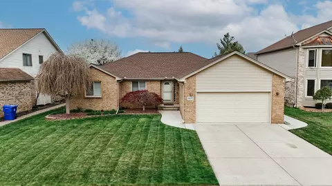34097 Flower Hl, Fraser, MI 48026