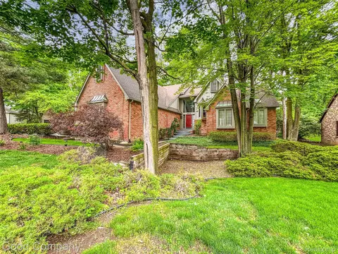 38836 Westchester Ln, Northville, MI 48167