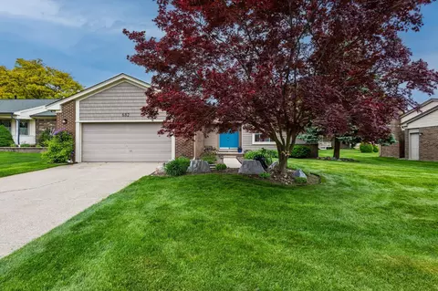 682 Lockport Rd, Rochester Hills, MI 48307