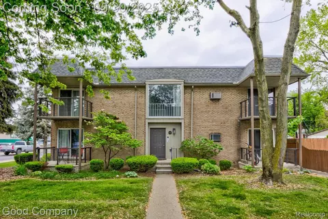 1705 E 14 Mile R Rd #D, Birmingham, MI 48009