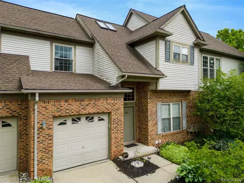 41495 Copper Creek Dr, Canton, MI 48187