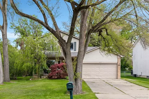 2517 Dearborn Ave, Rochester Hills, MI 48309