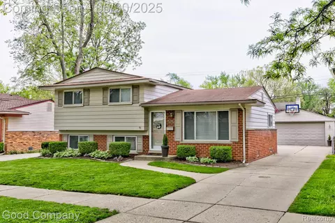 576 Langley Blvd, Clawson, MI 48017