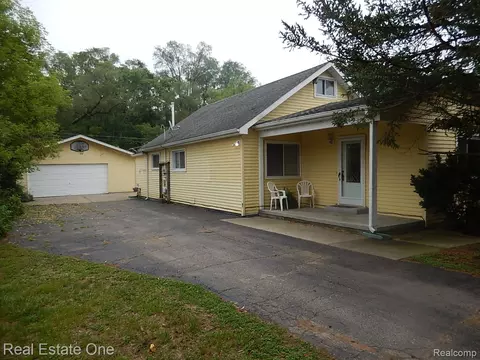 10790 Stark Rd, Livonia, MI 48150