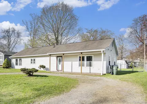 3714 Gainesborough Dr, Orion, MI 48359