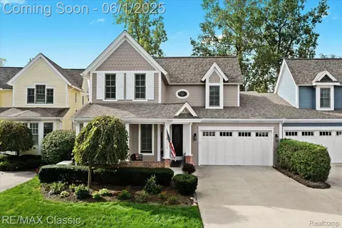 343 River Wood Trl, Milford, MI 48381