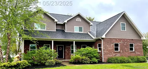 163 Persimmon Dr, Brandon, MI 48371
