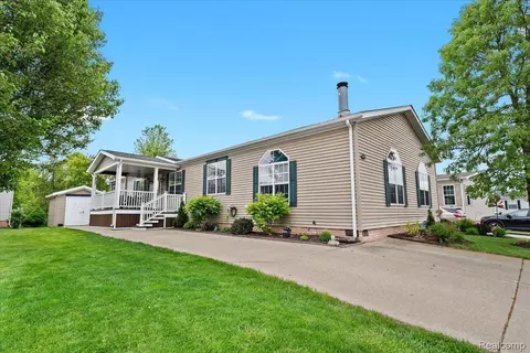 11855 Cedarbrook Dr, Green Oak, MI 48178